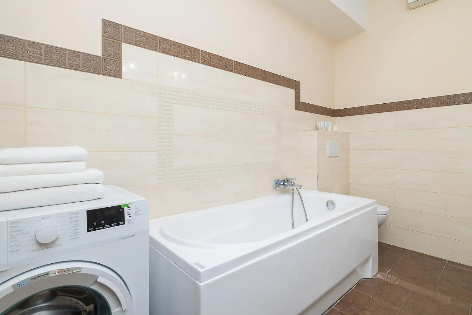 3 Bedroom Apartment With Balcony - Skawinska 18 Krakau 0*,  Polen